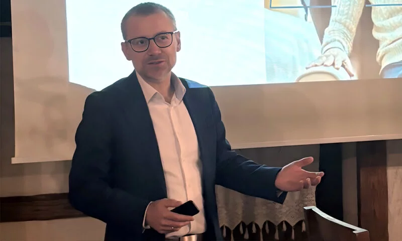 Siedlecki Uniwersytet Trzeciego Wieku - wykład Eliasza Andrzejewskiego „Uszy są drzwiami do mózgu – co o słuchu warto wiedzieć”