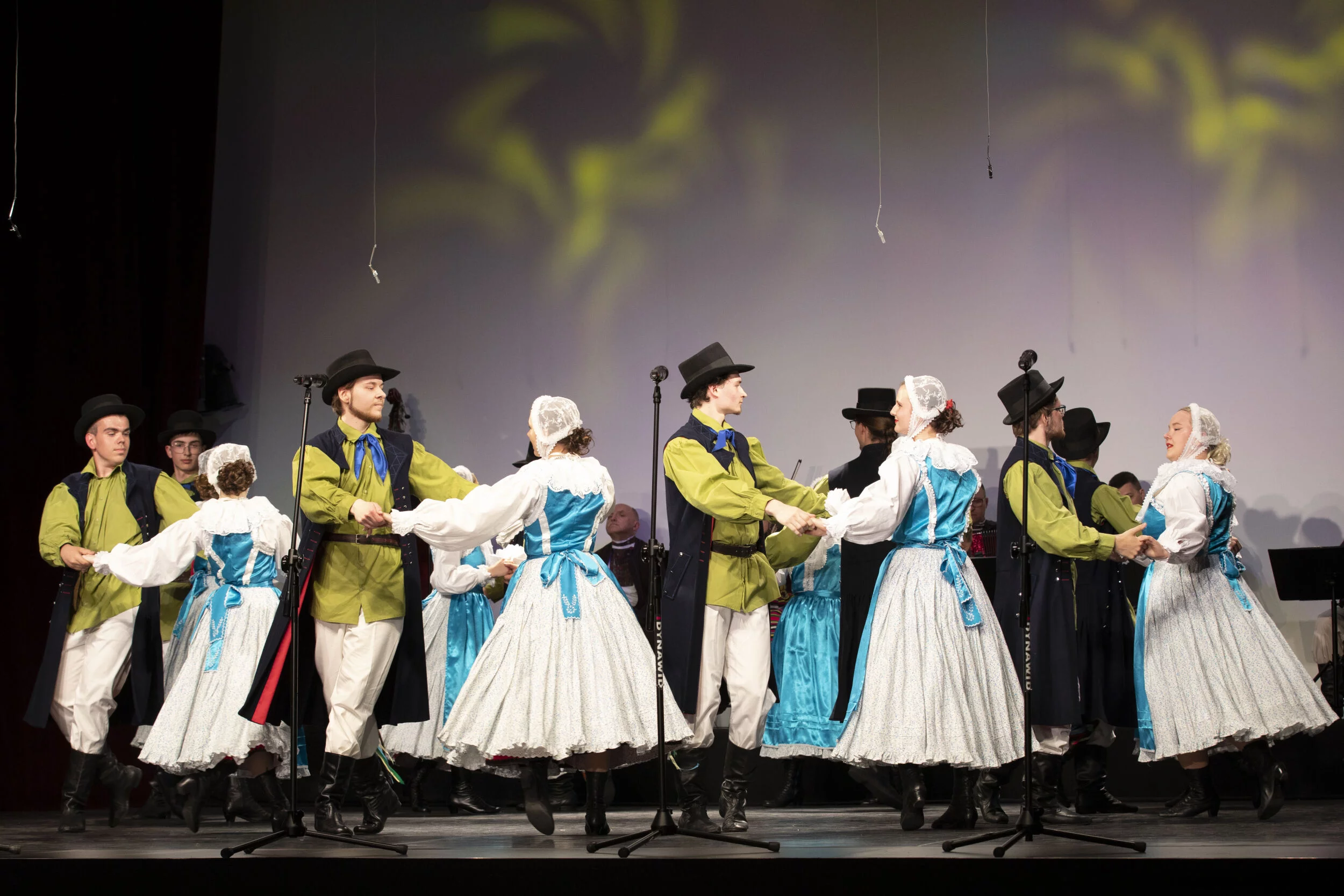 Tańce różnych regionów - koncert Zespołu Pieśni i Tańca Ziemi Siedleckiej „Chodowiacy” im. Alicji Siwkiewicz