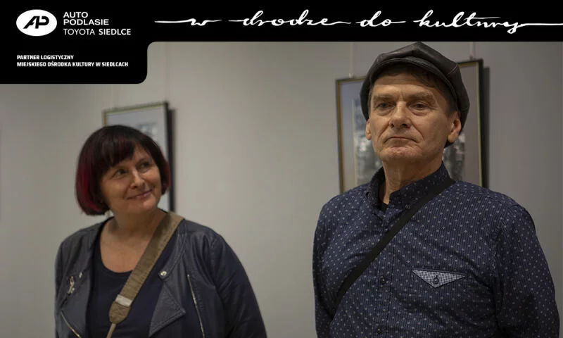Wernisaż wystawy fotografii Artura Pawłowskiego pt. Portret Romów od wnętrza